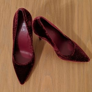 Alice + Olivia velvet heels